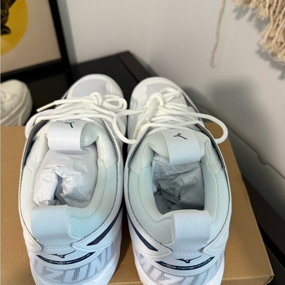Mizuno Wave Momentum 2 Sneaker Women's US 11.5 White Volleyball Shoes - Picture 6 of 6